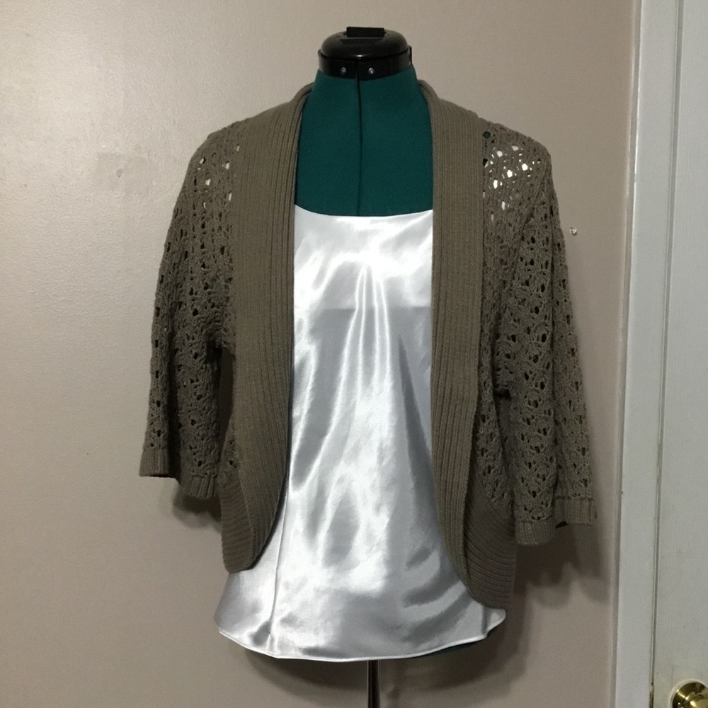 NEW DIRECTION Vest - Picture 2 of 4